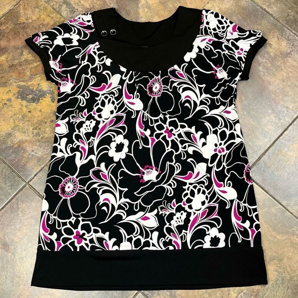 Women’s Floral Crewneck With Buttons Mini Dress - Picture 5 of 10